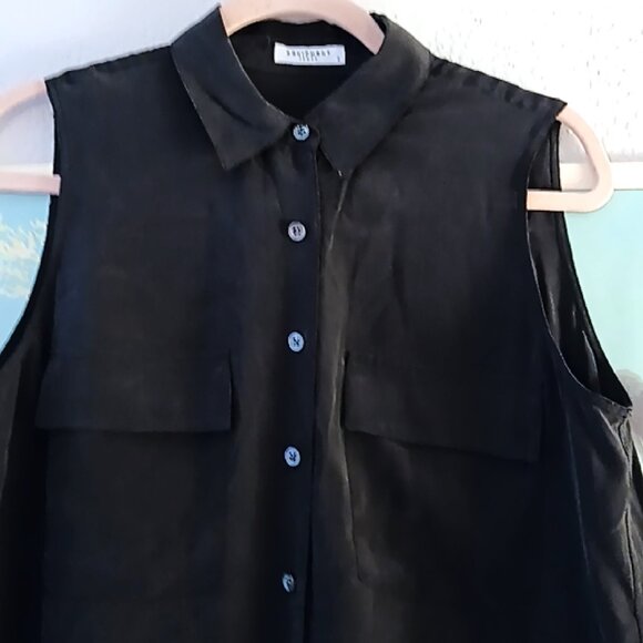 Equipment Femme 100% Silk Black Button Up Sleeveless Blouse Size Small - Picture 4 of 4